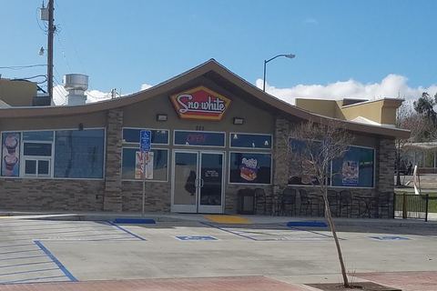 Sno-White Drive-In